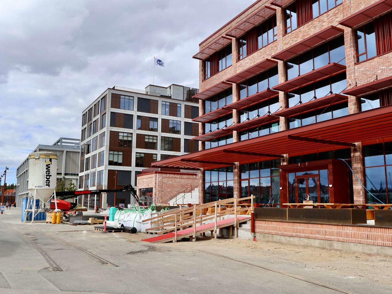 UCL-bygningen er næsten færdig. Nu mangler byrummene, forbindelserne og vejene rundt om.